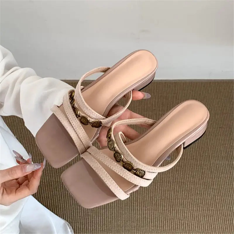 Women Low Heeled Slippers